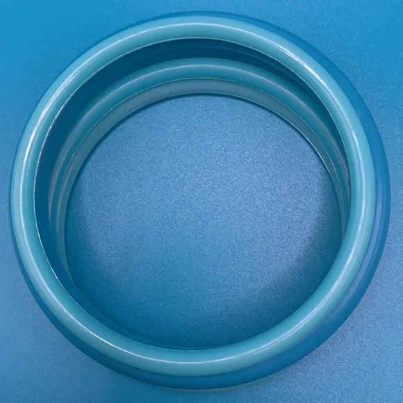 4 Vintage Blue Bangle Bracelets. - Picture 2 of 4